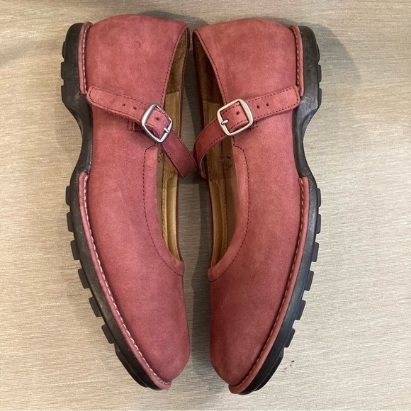 LAND’S END Sz 9B Suede  Mary Jane Style Rubber Sole Buckle Closure Sandals Shoes - Picture 3 of 10